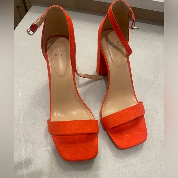 Red Target Heels Size 10 - Picture 1 of 2